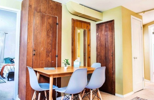 Queen Anne Apartment | Loftium | Charming Queen Anne Suite in Unbeatable Location!