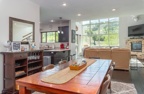 Brian Head Apartment | Lofts 2-A-Stunning Condo Right Across From Ski Resort