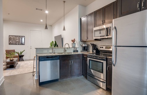 Midtown House | Lofts At 30th-Two Beats-2 Units-Mins to Broadway