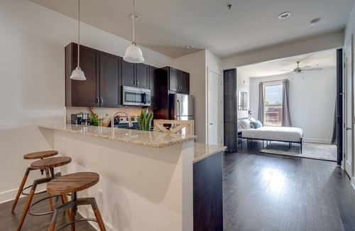 West End House | Lofts At 30th - Urban Cityscape - Mins To Broadway