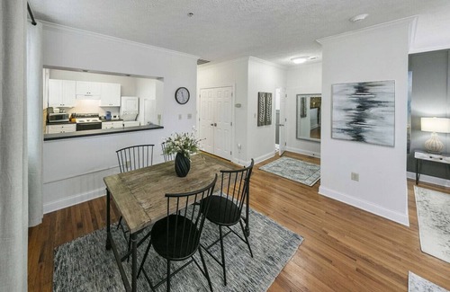 Maryville Apartment | Lofty Expectations - Gorgeous Studio Loft Downtown