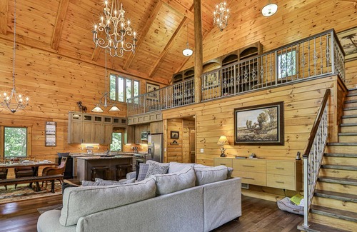 Walnut Mountain Cabin | Lofty Expectations - Lake Front, Movie Theatre, Dog Friendly