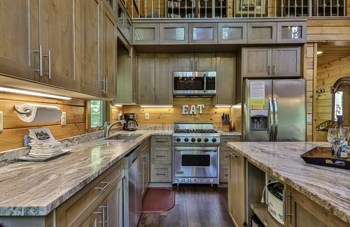 Walnut Mountain Cabin | Lofty Expectations - Lake Front, Movie Theatre, Dog Friendly
