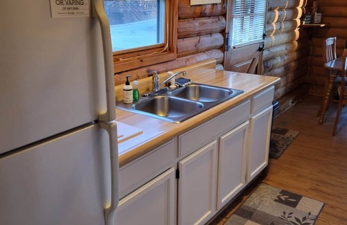 Schnellville House | Log Cabin 8 with Hot Tub at Osborn Boat Ramp on Patoka Lake