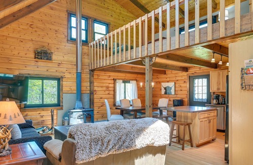 Denver Cabin | Log Cabin: 9 Mi to Plattekill & Belleayre Mtn