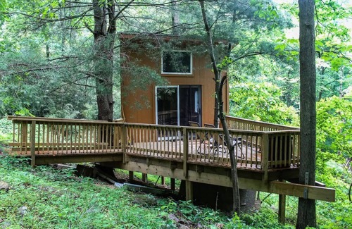 Stanley Cabin | Log Cabin and Treehouse