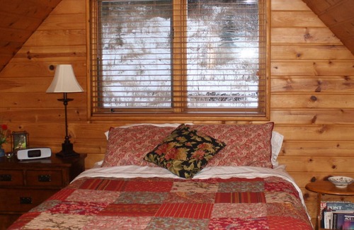 Eagle River Ski Chalet | Log Cabin Chalet/Spectacular Mtn. Scenery 3Bdrm/2 ba $239 Summer/$195.00 Winter