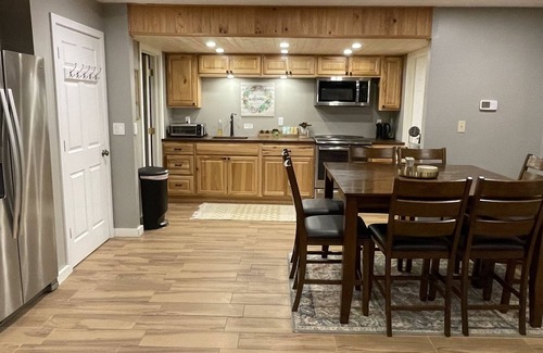 Port Angeles House | Log Cabin Daylight Basement Family Fun Center, Hot Tub, Free EV Charging