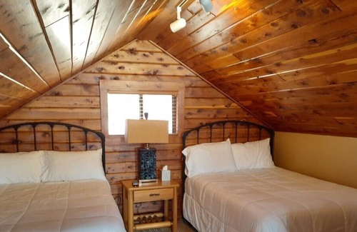 Lake Ozark Cabin | Log Cabin,dock,boat slip, fire pit , and walk to Bagnell