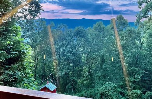 Bryson City House | Log Cabin, Hot Tub and HUGE Mountain Views!