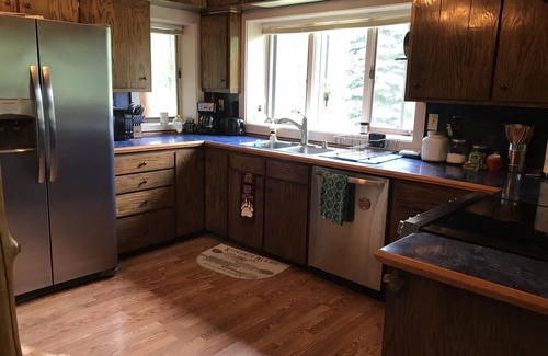 St. Helen Cabin | Log cabin in the woods, near trails, lake and golf courses