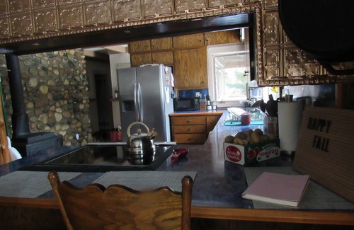 St. Helen Cabin | Log cabin in the woods, near trails, lake and golf courses