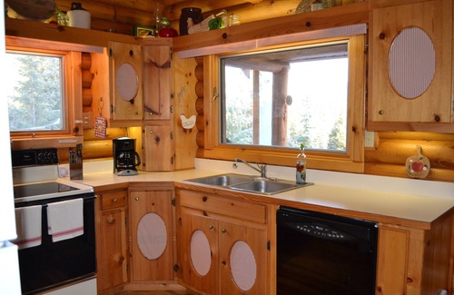 Ardenvoir Cabin | Log Cabin Mountain Views, secluded on 5 acres, Leavenworth 18 m, Stevens 31 m