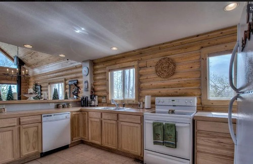 Warm Springs Cabin | Log cabin near Fairplay - Ski and Fly-fishing paradise - Pet Friendly
