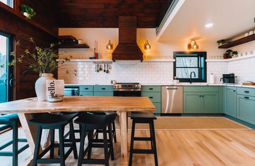 New Philadelphia Cabin | Log Cabin on 95-acres with 2 private lakes