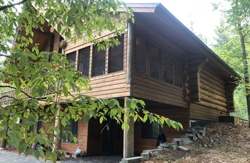Akeley House | Log Cabin on beautiful Howard Lake.