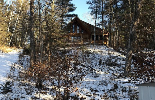 Akeley House | Log Cabin on beautiful Howard Lake.