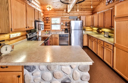 Eagle River House | Log Cabin on Deerskin lake