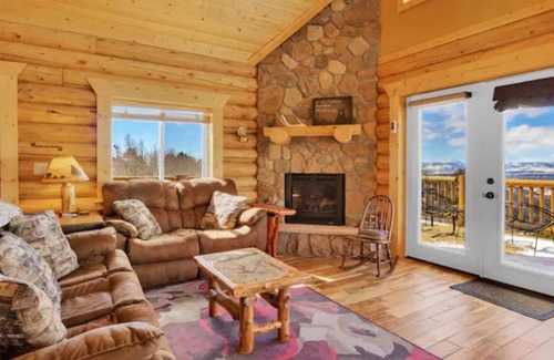 Cripple Creek Cabin | Log Cabin, Stunning Views & Hot Tub, Cripple Creek