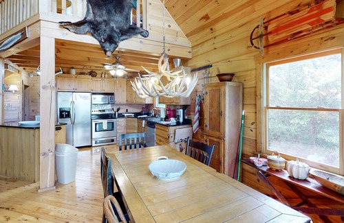 Trenton House | Log cabin with a bluff views, washer/dryer, central AC, large deck - dogs OK