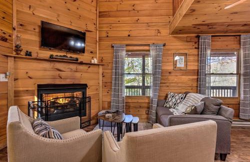 Beech Mountain House | Log Cabin with Deck and Fireplace Walk to Lake and Trails