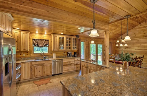 Albrightsville House | Log cabin with hot tub. Great for families
