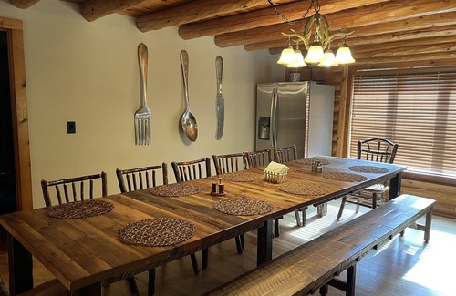 Hinckley Cabin | Log Cabin with Hot Tub