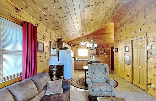 Gatlinburg - Pigeon Forge Cabin | Log Cabin with Tree Top Views + Private Hot Tub!