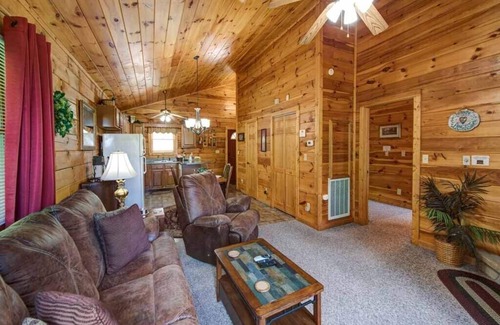 Gatlinburg - Pigeon Forge Cabin | Log Cabin with Tree Top Views + Private Hot Tub!