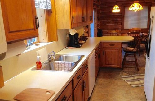 Silver Lake Cabin | Log Home- August 16 - 28 Available