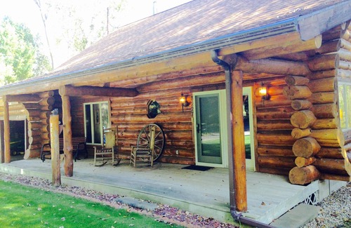Silver Lake Cabin | Log Home- August 16 - 28 Available