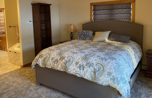 Butte House | Log home near forest service access! Located in SW Montana. Pet friendly!