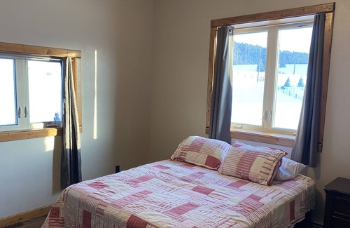 Butte House | Log home near forest service access! Located in SW Montana. Pet friendly!