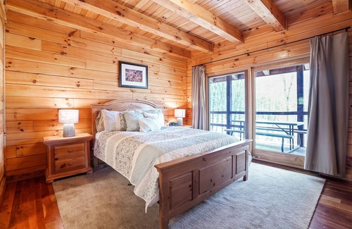 Laurelville Cabin | Log Home w/Hot Tub & Firepit