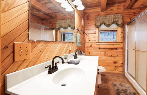 Laurelville Cabin | Log Home w/Hot Tub & Firepit
