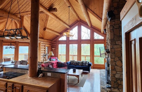 Maggie Valley House | Log Home with Mountain view VERY PRIVATE! Spa Sauna & Hot Tub "The Love Nest"