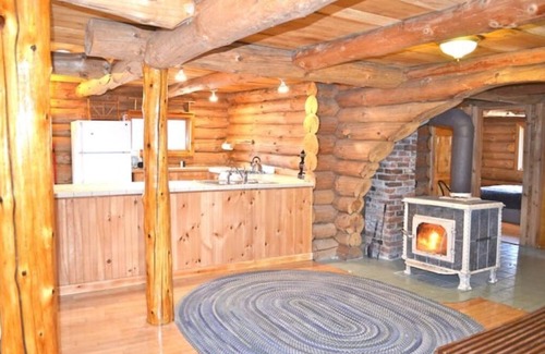 Plainfield House | Log House with Views of Spruce Mtn