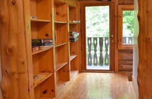 Plainfield House | Log House with Views of Spruce Mtn