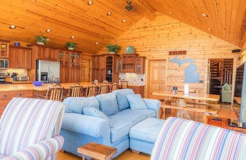 Saginaw Bay Cabin | Log Lover's Dream on Sand Point