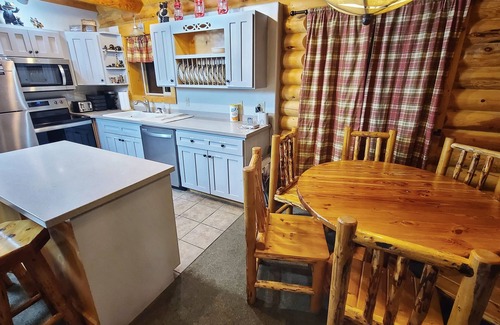Island Park Cabin | Log Retreat Near Yellowstone National Park w/Hot Tub & Sauna