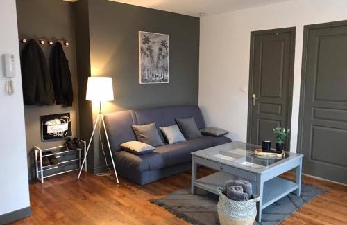 Brive-la-Gaillarde Apartment | Logement à Brive, proche centre-ville et gare, avec climatisation - internet fibre - Stationnements gratuit