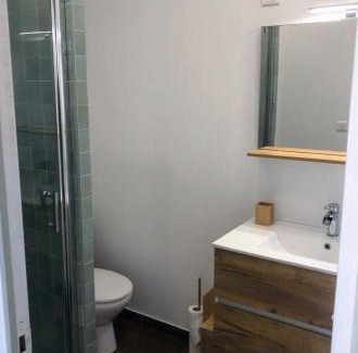 Brive-la-Gaillarde Apartment | Logement à Brive avec terrasse et climatisation - près de la gare et du centre-ville - Wifi et Stationnement gratuit