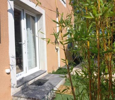 Ceret Apartment | Logement 2 personnes cosy avec petit jardin