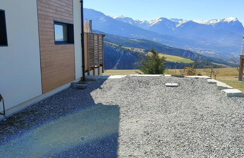 Saint-Andre-d'Embrun Apartment | Logement au Calme Entre lac et Montagne Avec Jardin