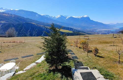 Saint-Andre-d'Embrun Apartment | Logement au Calme Entre lac et Montagne Avec Jardin