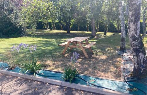 Saint-Eloy-de-Gy House | Logement avec 2 chambres pour 5 personnes maxi