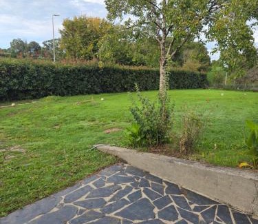 Arpajon-sur-Cere Apartment | Logement chez habitant