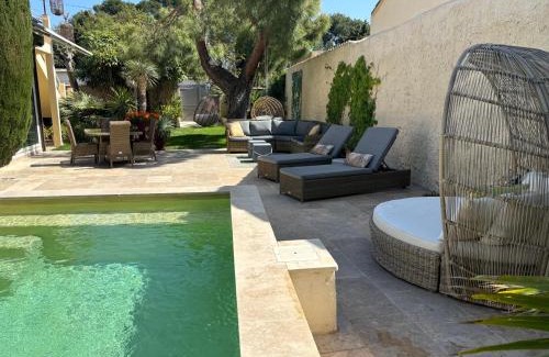 Villeneuve-les-Avignon Apartment | Logement cosy avec piscine ,parking et jardin