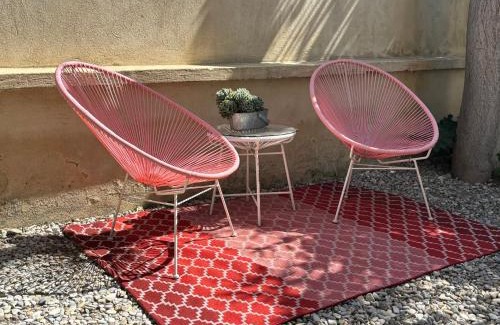 Villeneuve-les-Avignon Apartment | Logement cosy avec piscine ,parking et jardin