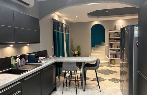 Villemoisson-sur-Orge Villa | Logement Près de Paris Pour le Séjour Rêvé Avec Piscine, Salle de Sport
